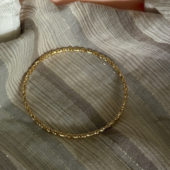 ⚜️ Elegant Twisted Rope Bangle – Timeless Gold-Tone Bracelet - Picture 4 of 6